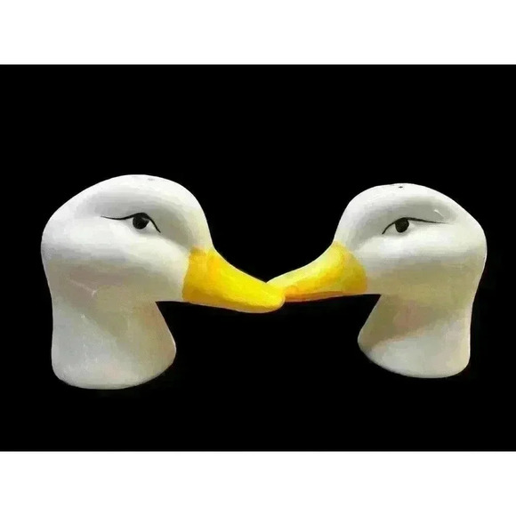 Vintage White Ceramic Cute, Quirky Duck Head Salt And Pepper Shakers - Picture 2 of 13